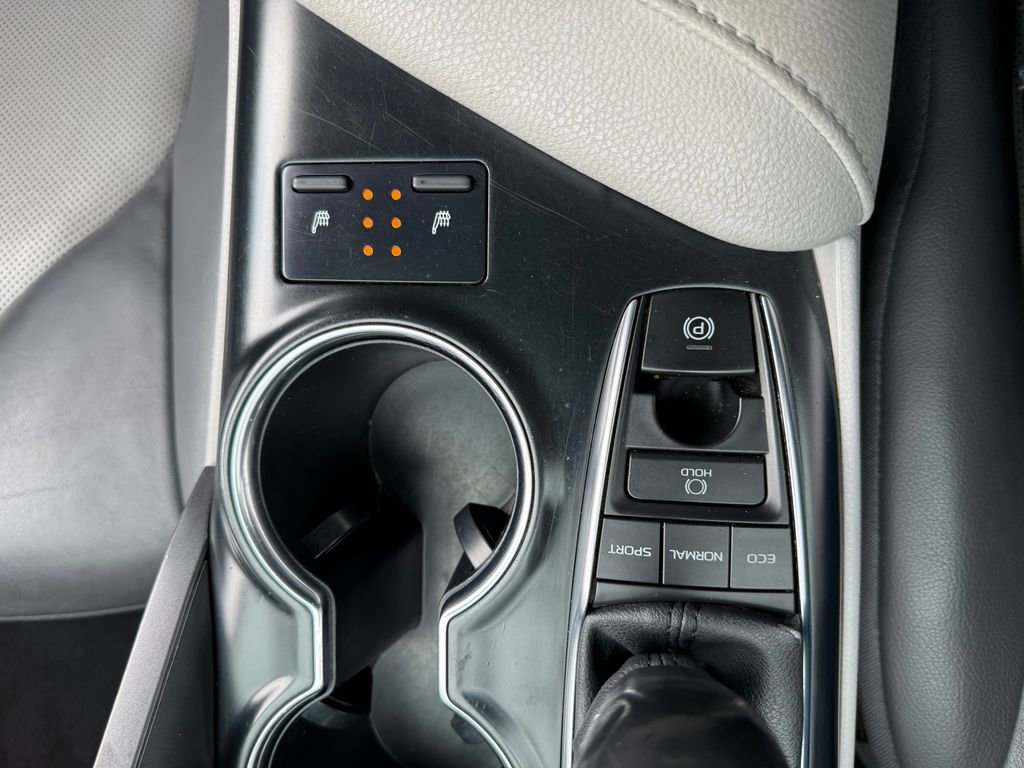 Used 2020 Toyota Camry XLE FWD image 28
