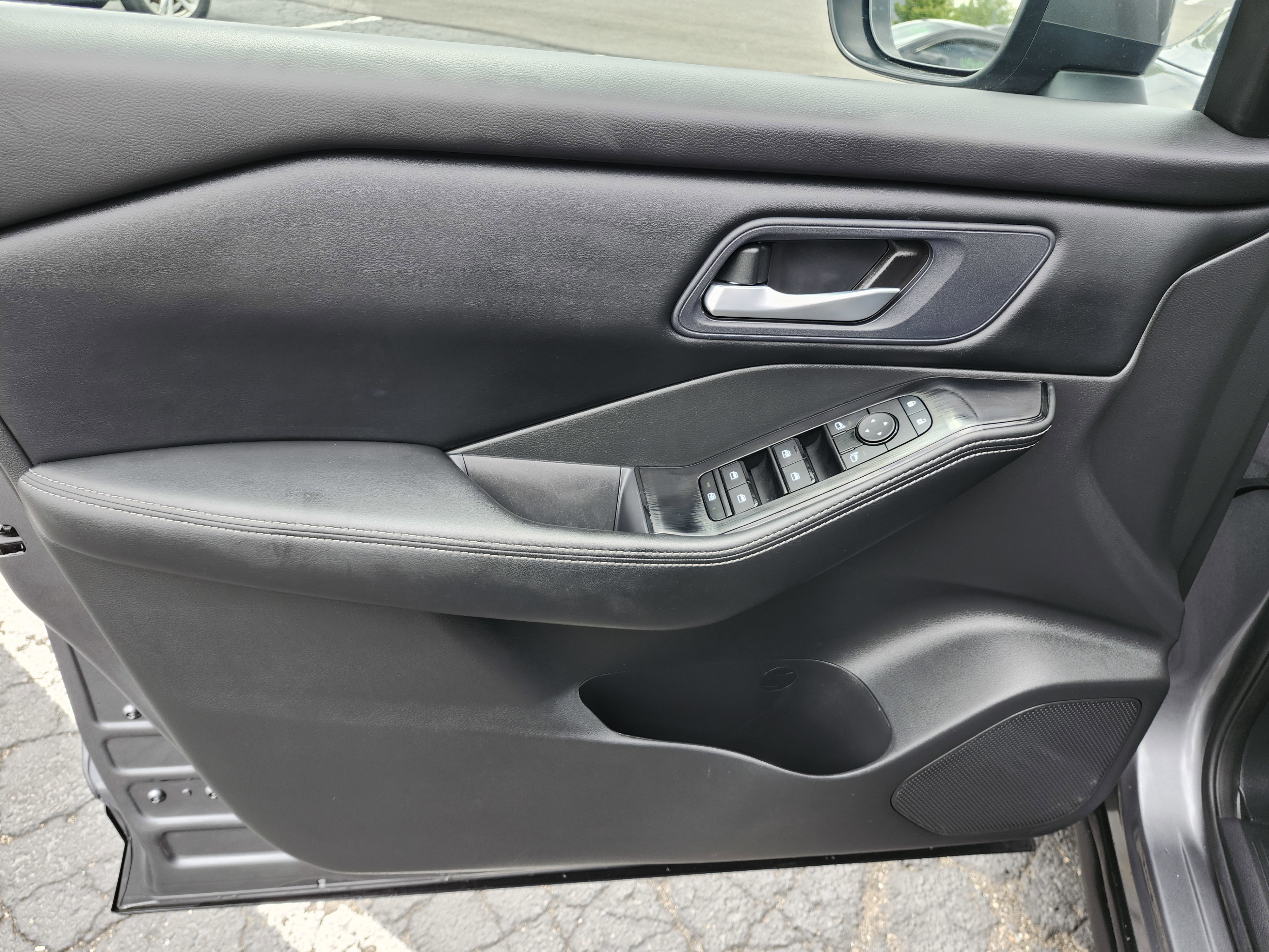 Used 2024 Nissan Rogue SV AWD/4WD image 28