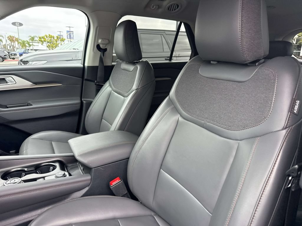 Used 2025 Ford Explorer Active w/ Active Comfort Package RWD image 26