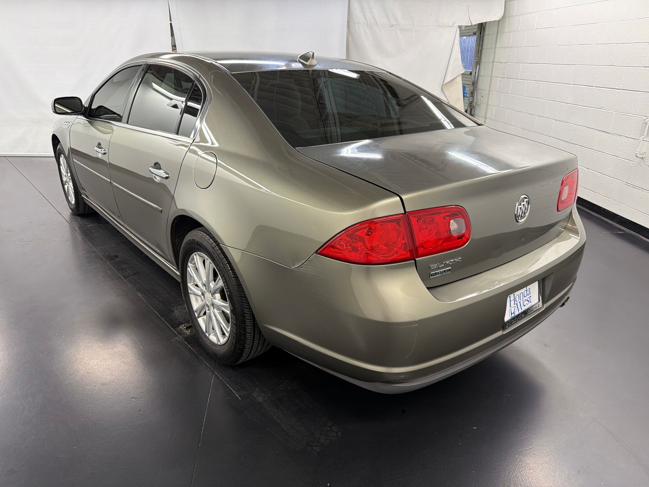 Used 2011 Buick Lucerne CX FWD image 3