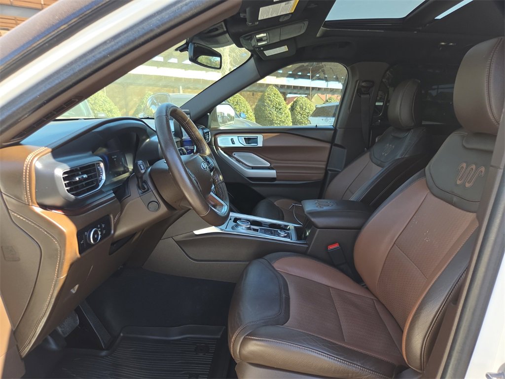 Used 2023 Ford Explorer King Ranch w/ Technology Package image 12