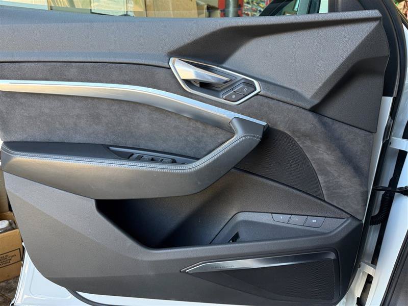 Used 2019 Audi e-tron Prestige w/ Prestige Package AWD/4WD image 33