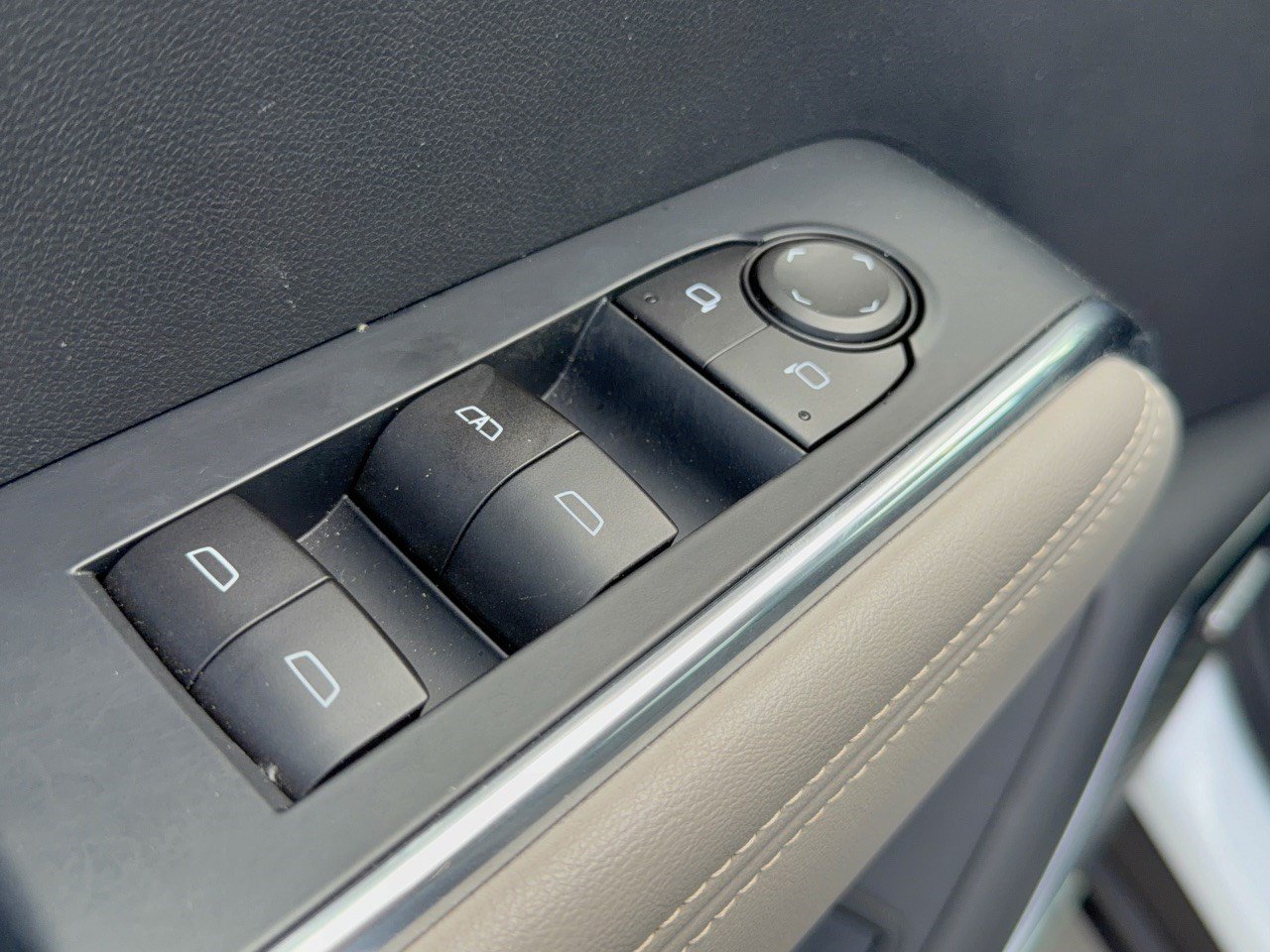 Used 2026 GMC Acadia Elevation w/ Elevation Premium Package FWD image 15