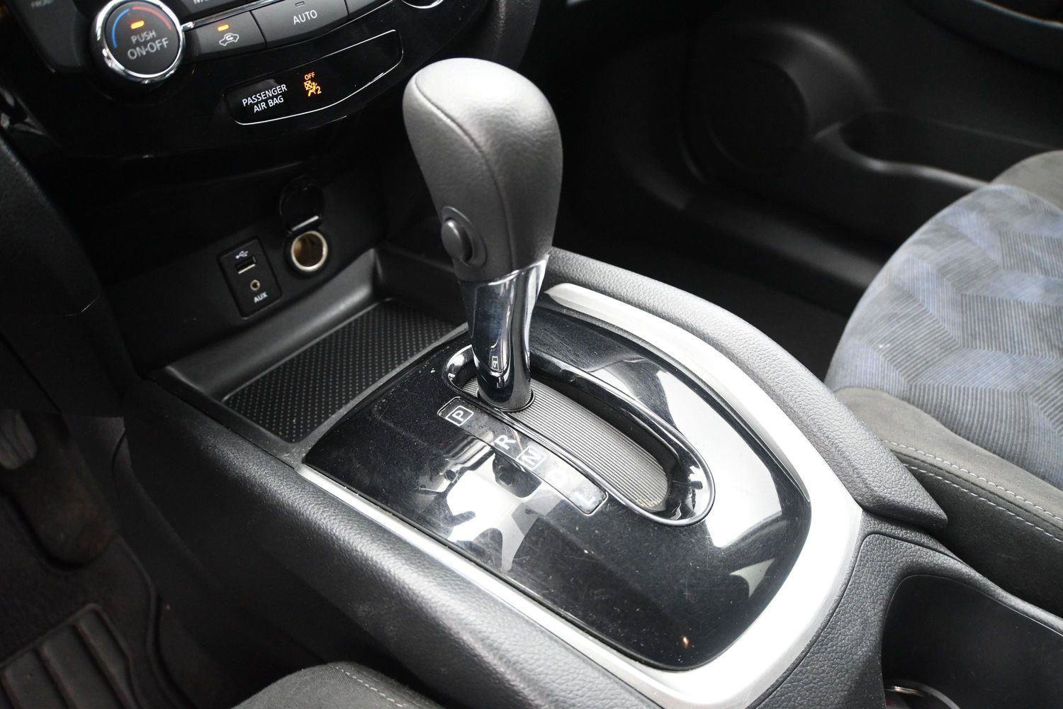 Used 2015 Nissan Rogue SV AWD/4WD image 5