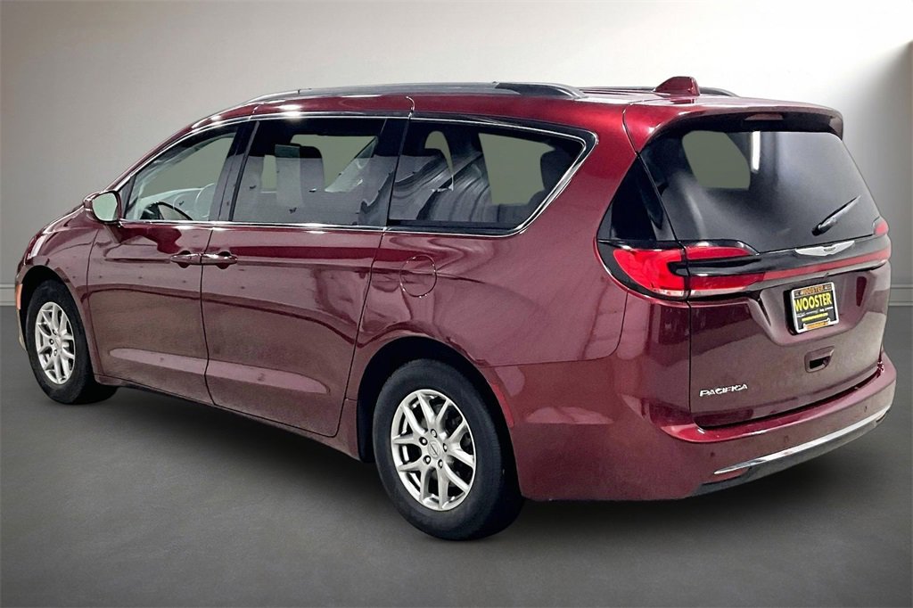 Used 2021 Chrysler Pacifica Touring image 4
