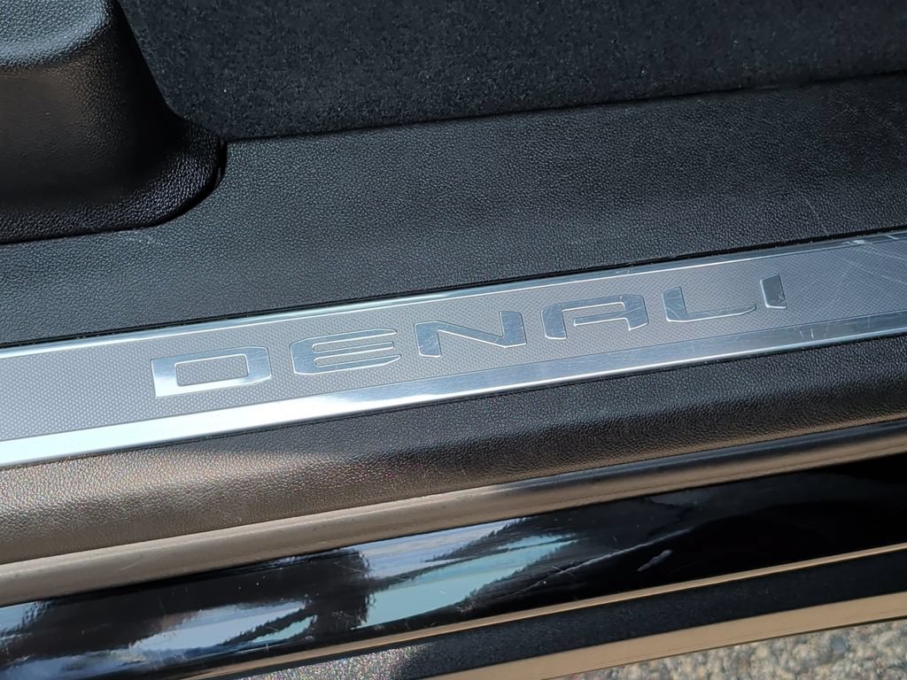 Used 2025 GMC Yukon XL Denali AWD/4WD image 42