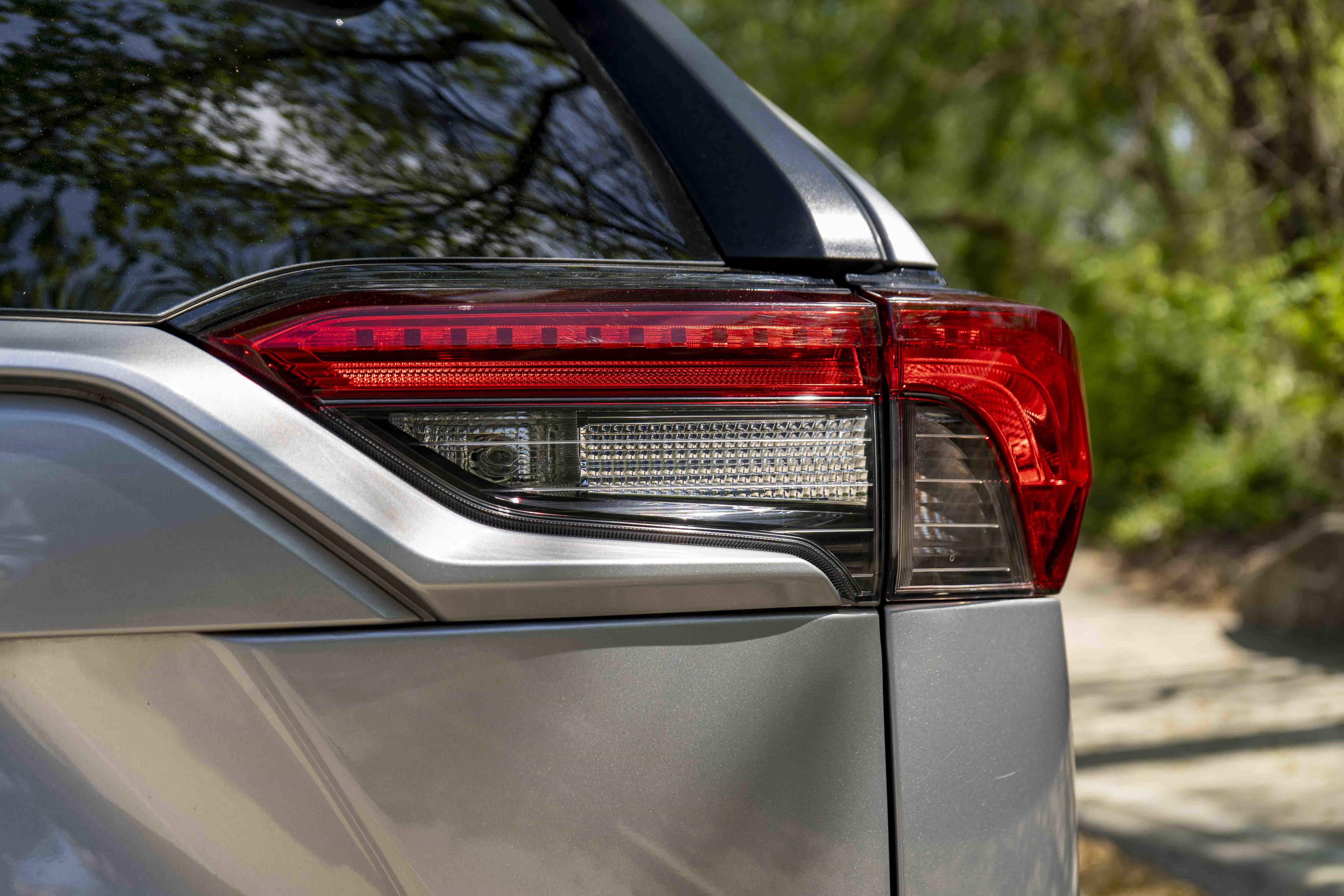 Used 2019 Toyota RAV4 XLE Premium image 13