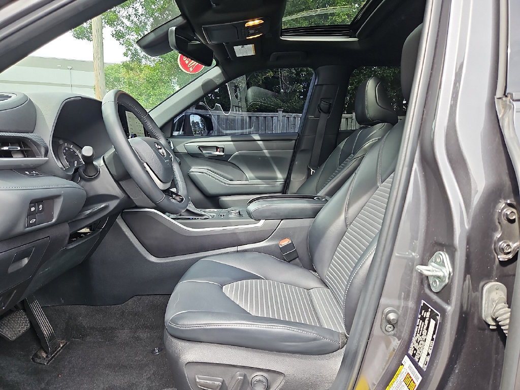 Used 2023 Toyota Highlander XSE AWD/4WD image 14