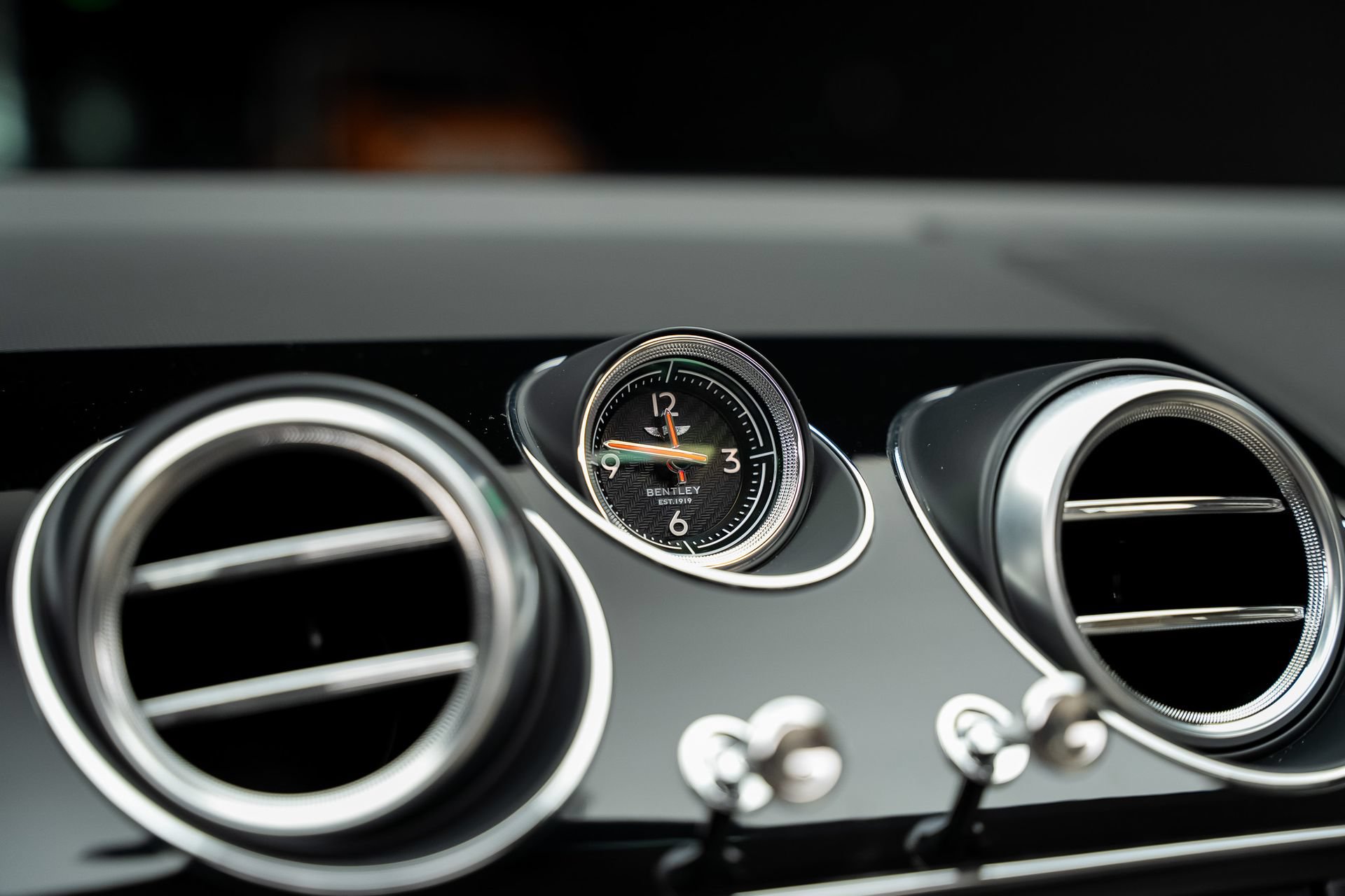 Used 2018 Bentley Bentayga AWD/4WD image 48