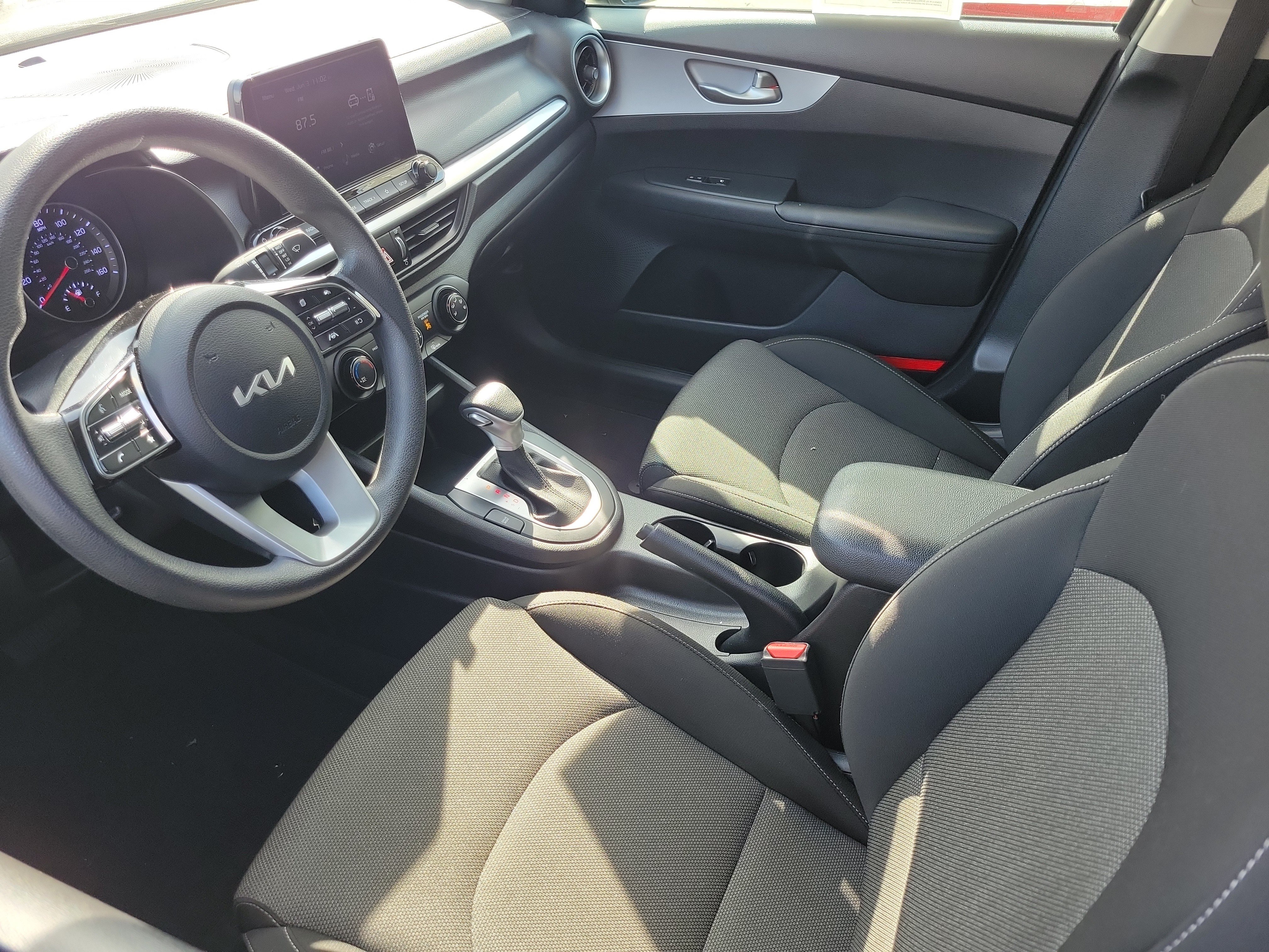 Used 2022 Kia Forte LXS FWD image 3