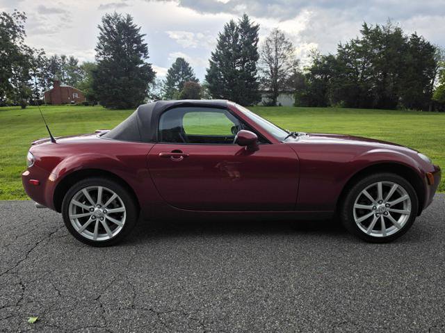 Used 2008 MAZDA MX-5 Miata Touring RWD image 5