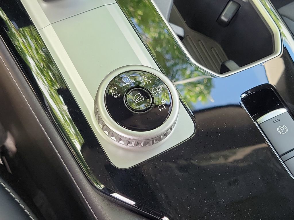 New 2025 Mitsubishi Outlander SE image 21