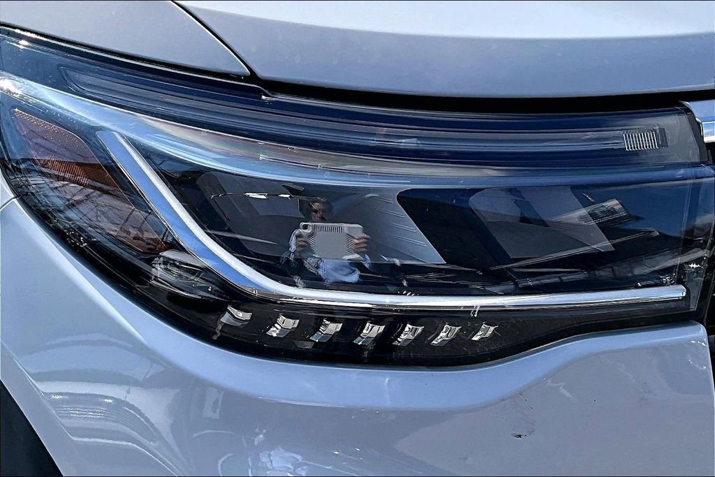 Used 2025 Ford Explorer Active image 42