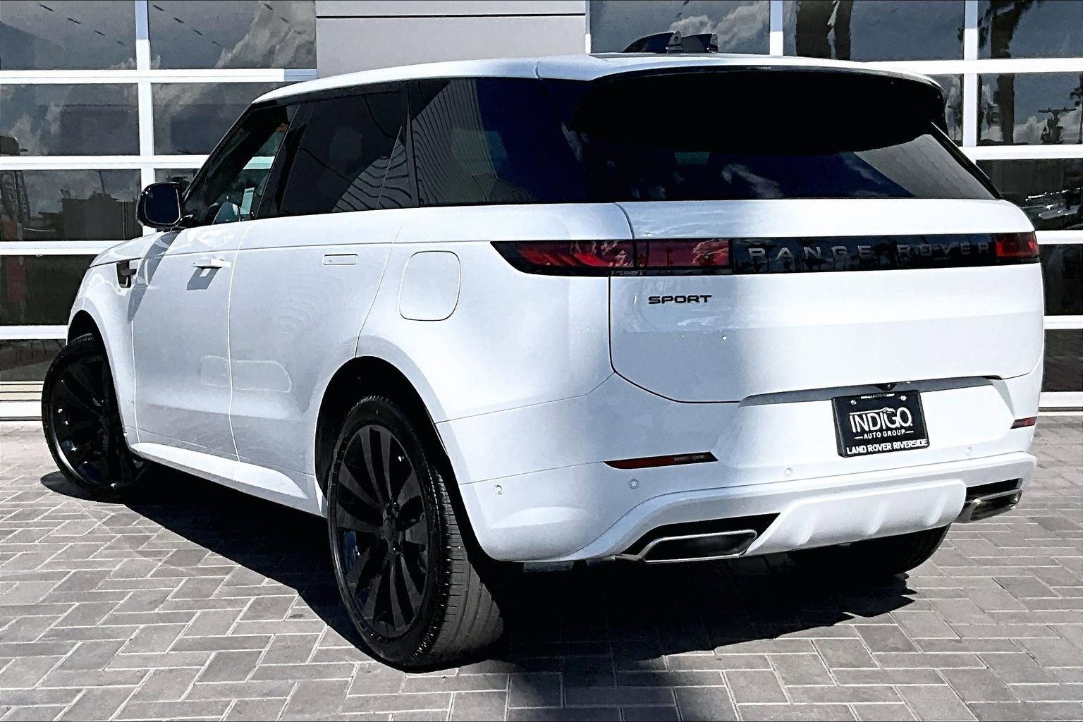 New 2026 Land Rover Range Rover Sport Dynamic SE image 3