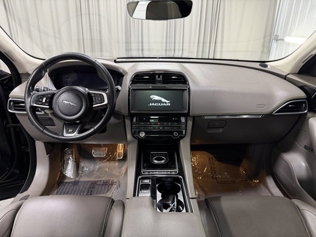 Used 2020 Jaguar F-PACE R-Sport image 13