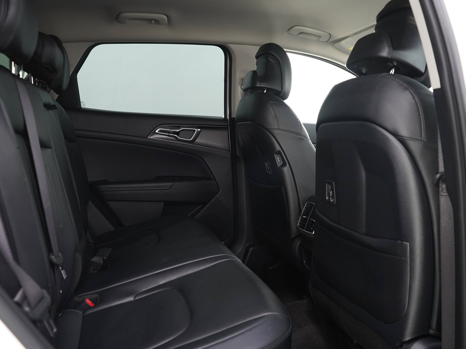 Used 2025 Kia Sportage EX AWD/4WD image 12