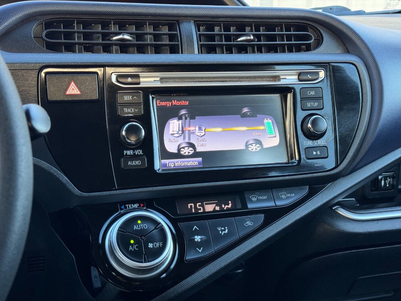 Used 2016 Toyota Prius C Two image 17