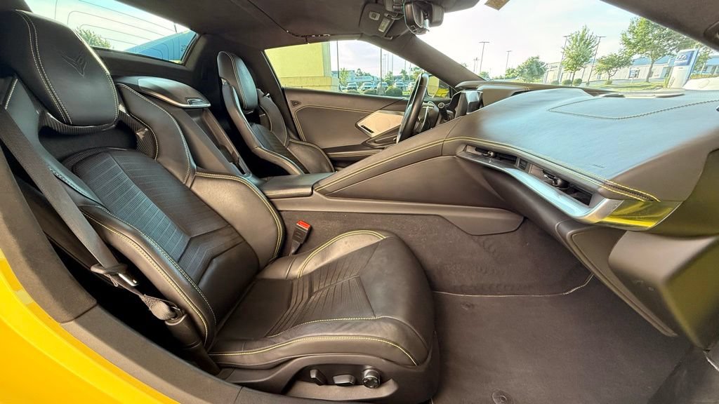Used 2021 Chevrolet Corvette Stingray Premium Conv w/ Z51 Performance Package RWD image 33