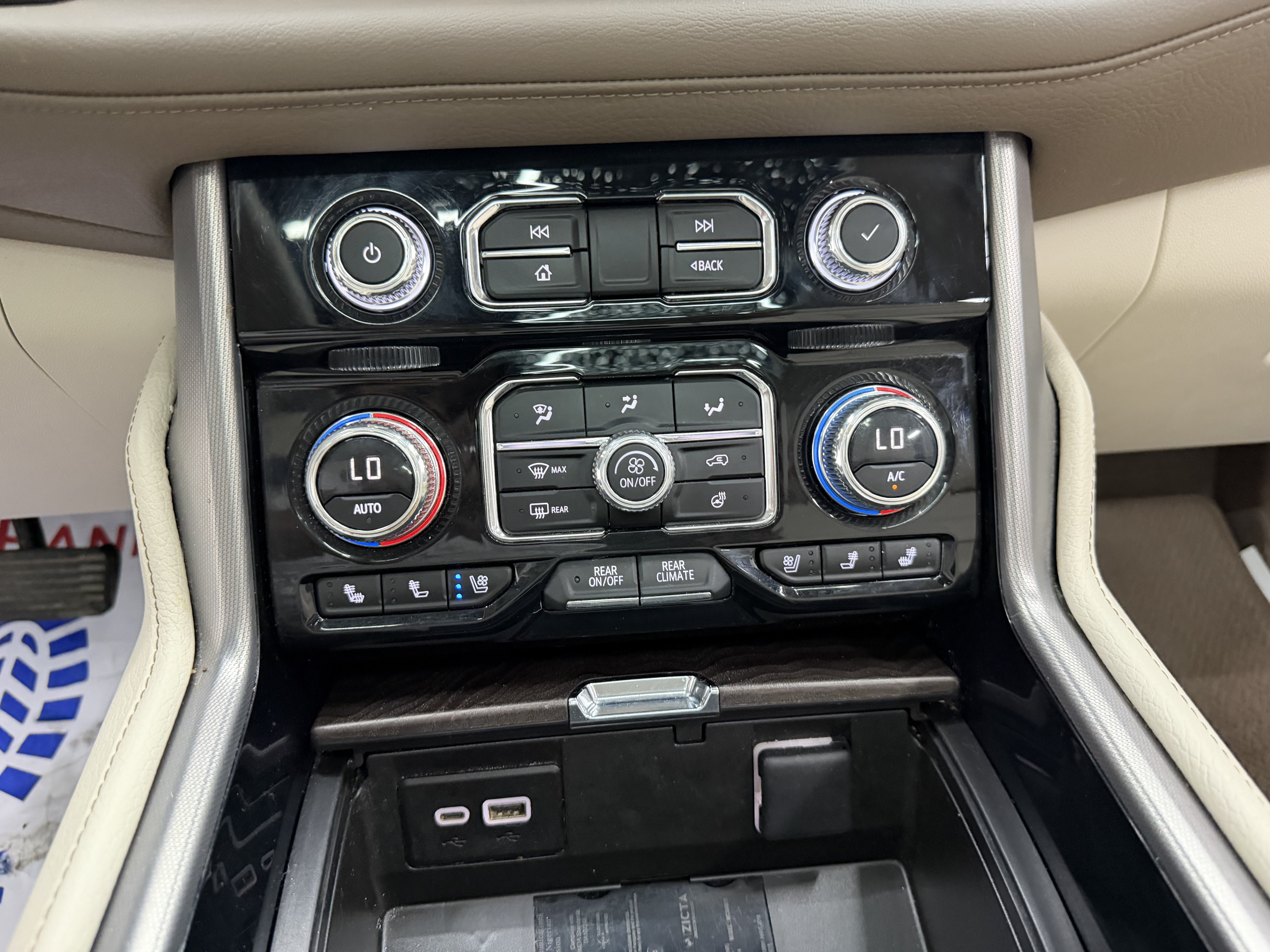 Used 2023 GMC Yukon Denali w/ Advanced Technology Package AWD/4WD image 25