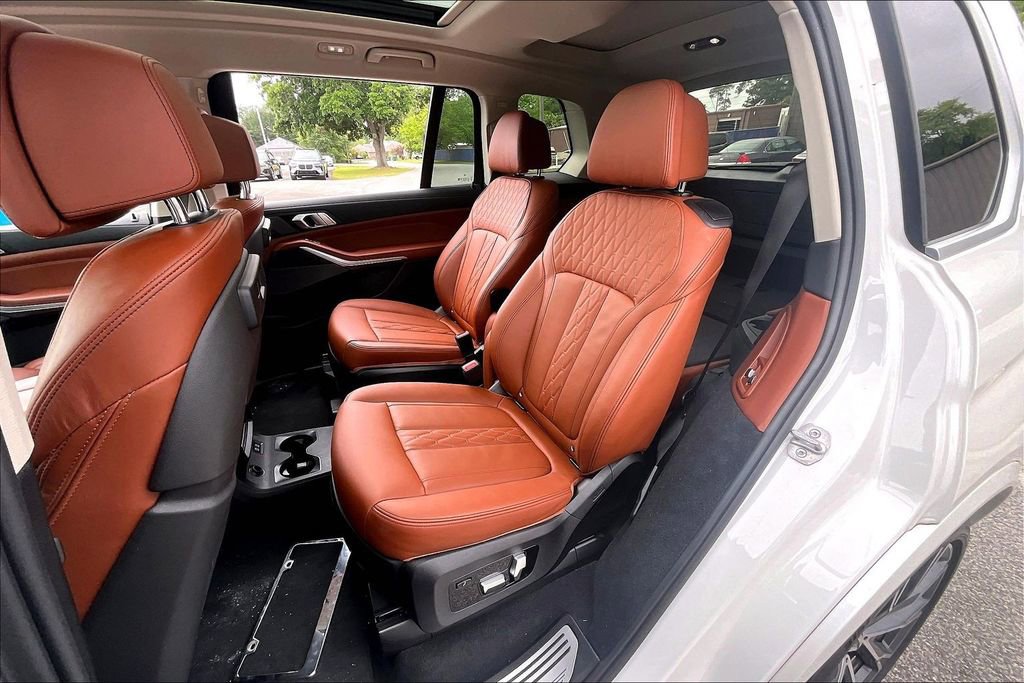 Used 2021 BMW X7 xDrive40i w/ Premium Package AWD/4WD image 18