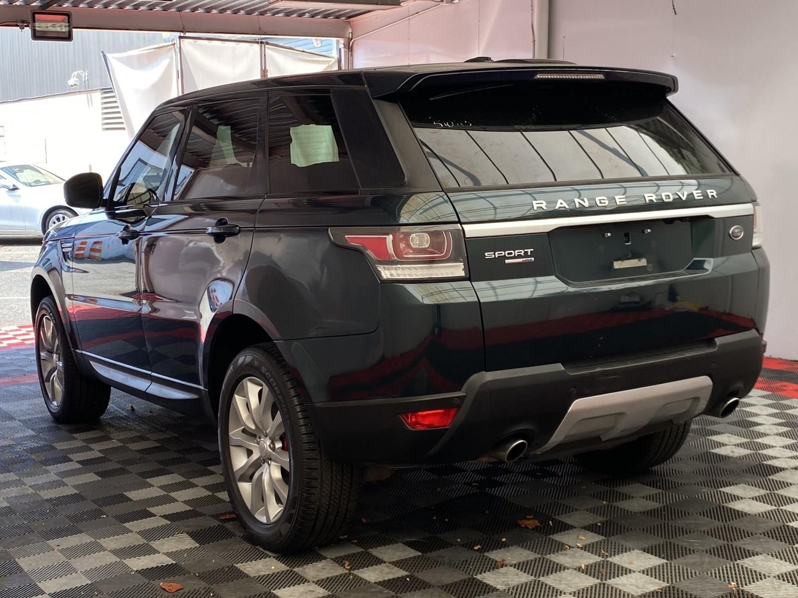 Used 2015 Land Rover Range Rover Sport HSE AWD/4WD image 4