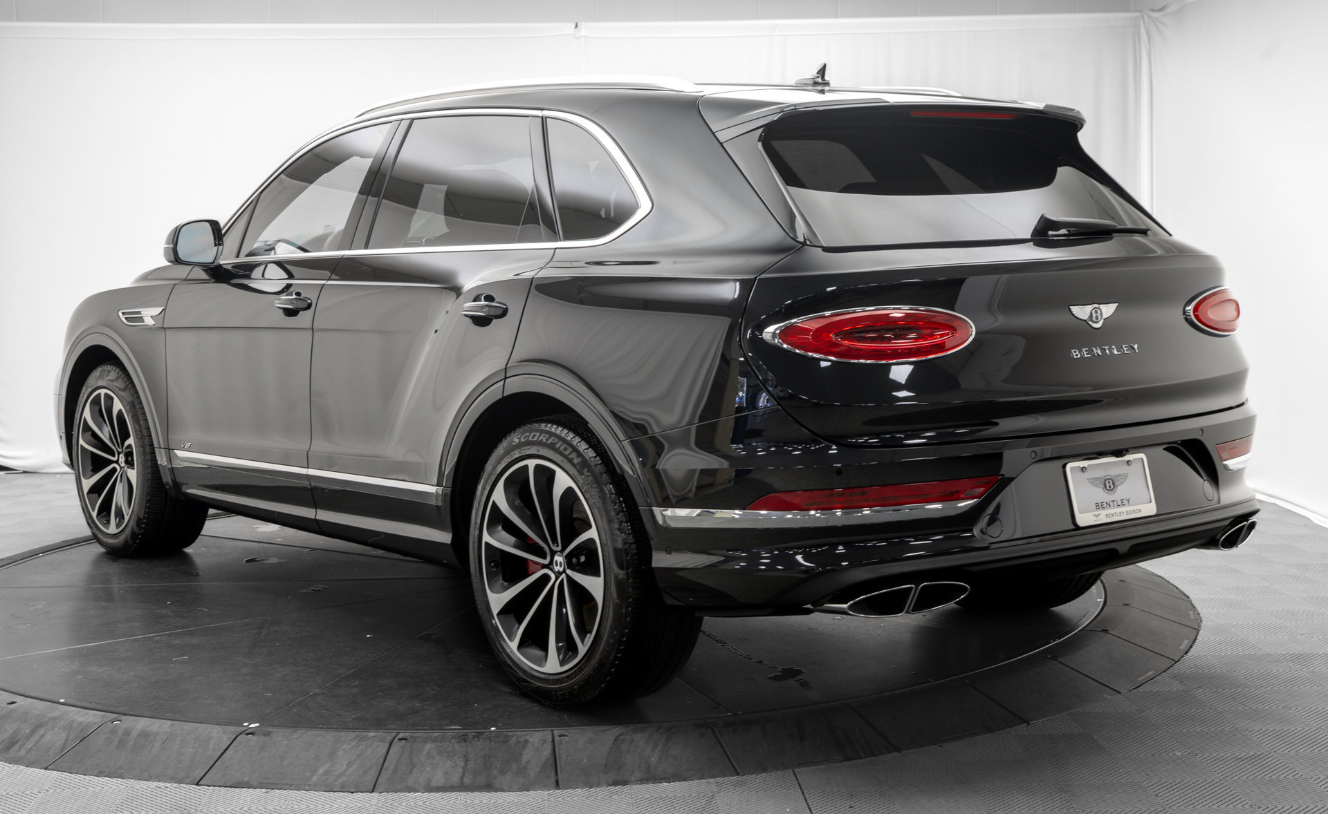 Certified 2022 Bentley Bentayga AWD/4WD image 3