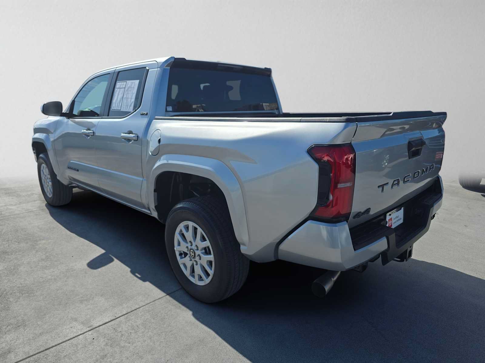 Certified 2025 Toyota Tacoma SR5 AWD/4WD image 5