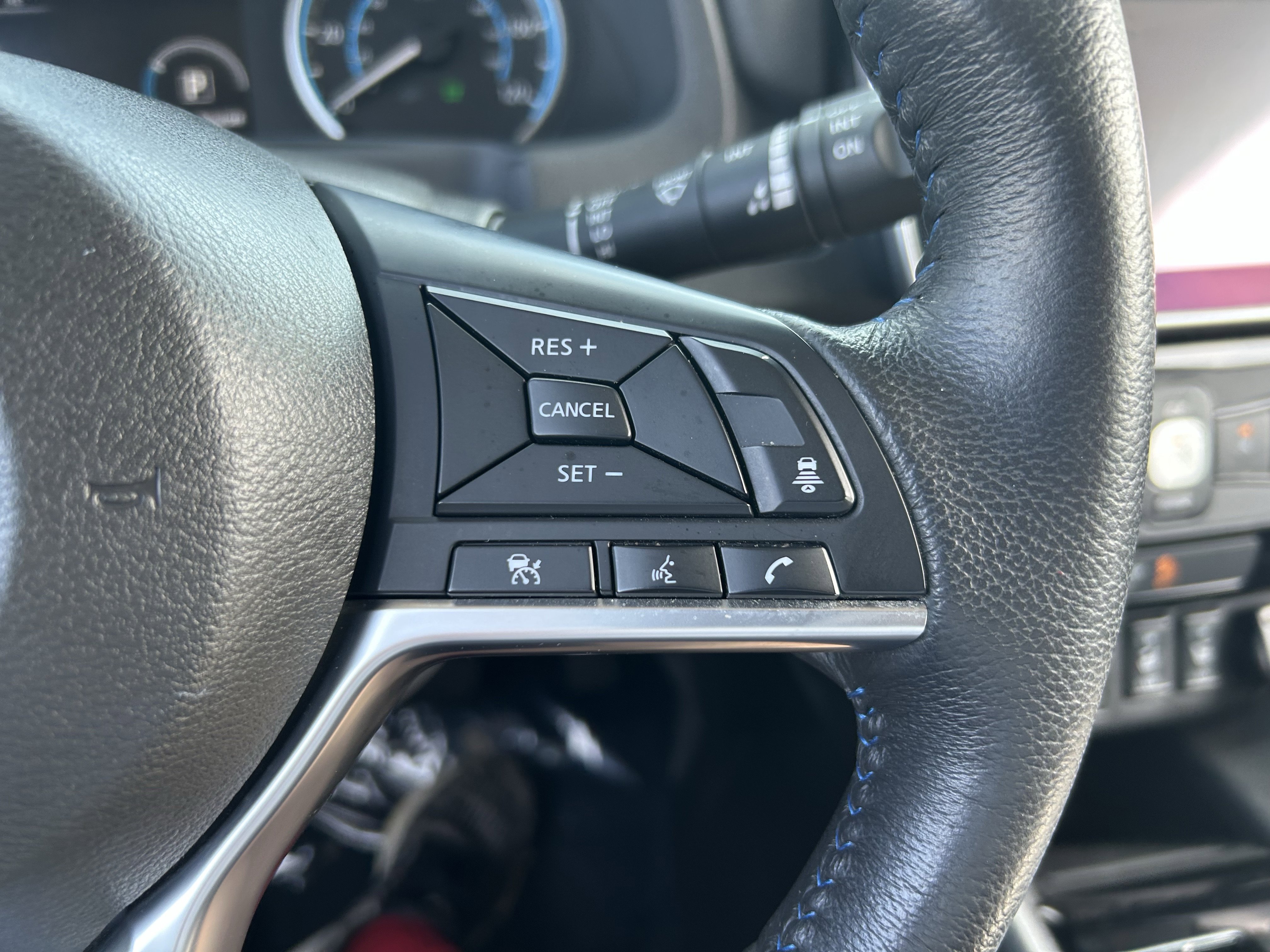 Used 2022 Nissan Leaf SV image 18