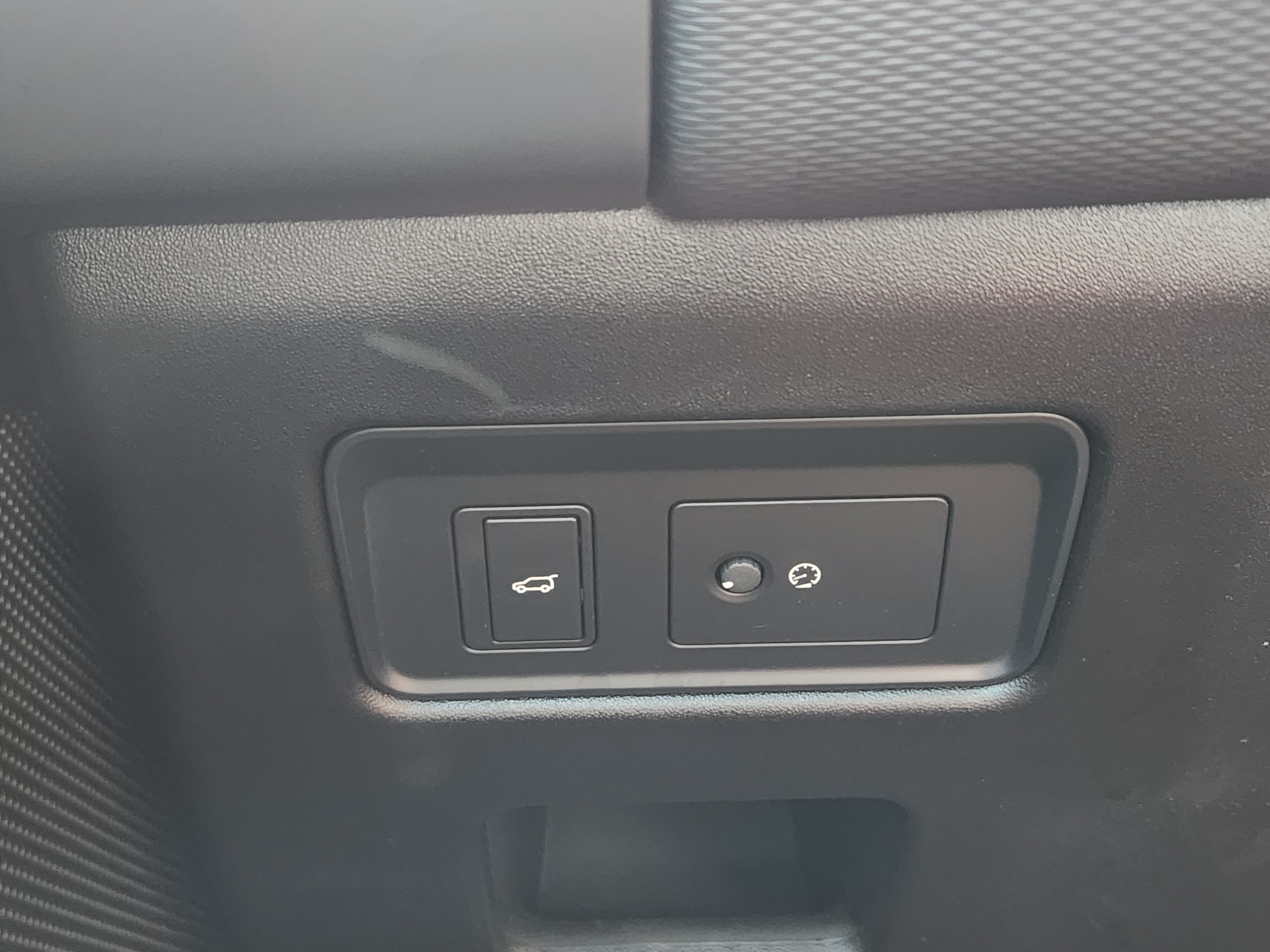 Certified 2025 Land Rover Discovery Dynamic SE AWD/4WD image 18