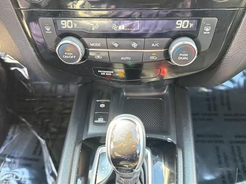 Used 2022 Nissan Rogue Sport SL AWD/4WD image 16