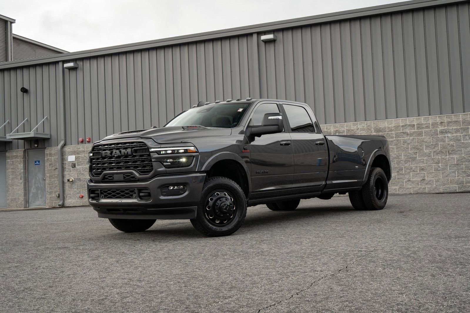 Used 2025 RAM 3500 Limited image 2