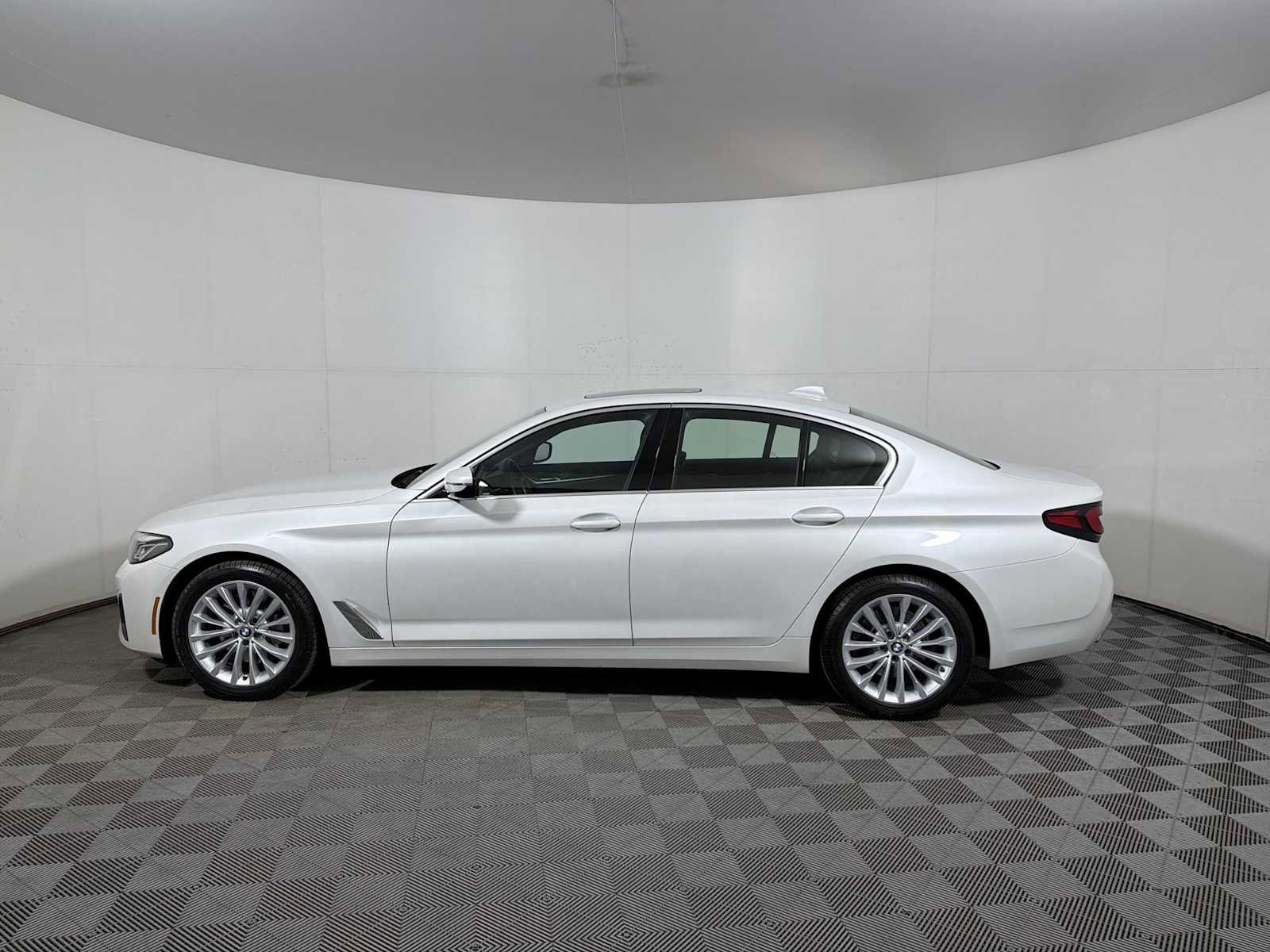 Certified 2023 BMW 530i xDrive w/ Premium Package image 4