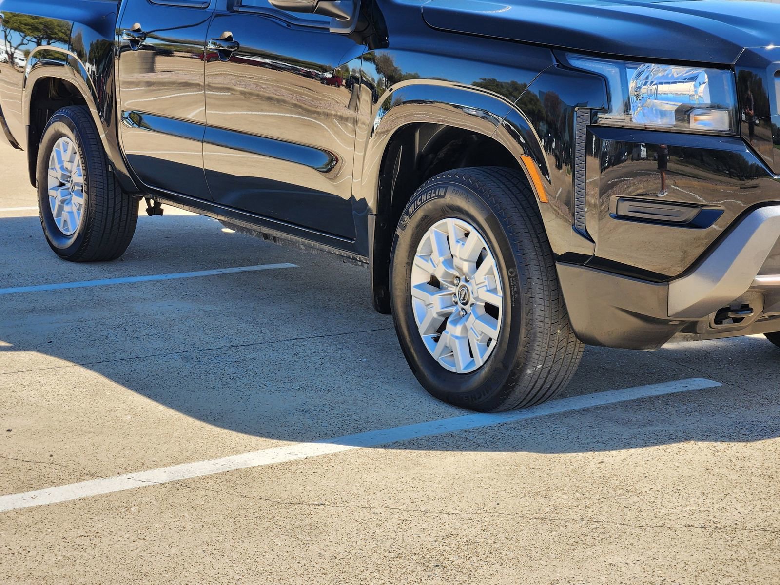 Used 2023 Nissan Frontier SV w/ Technology Package image 11