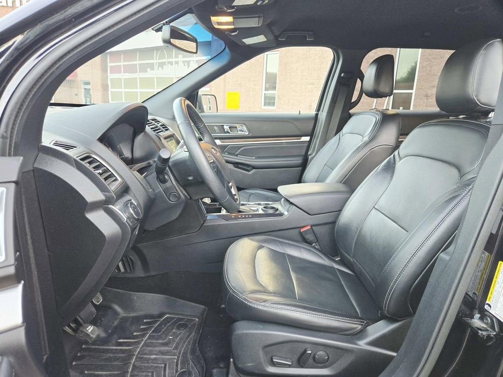 Used 2019 Ford Explorer Limited w/ Class III Trailer Tow Package FWD image 11