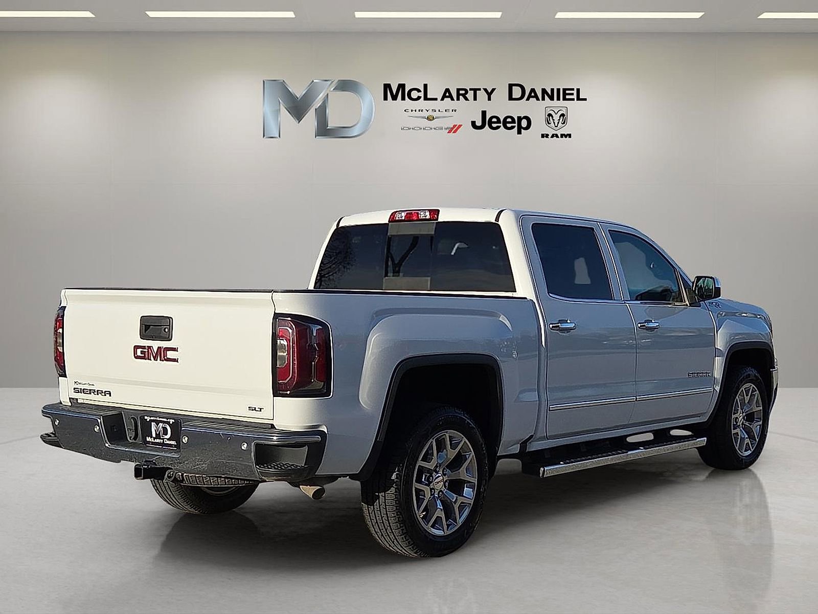 Used 2018 GMC Sierra 1500 SLT w/ SLT Premium Package image 5