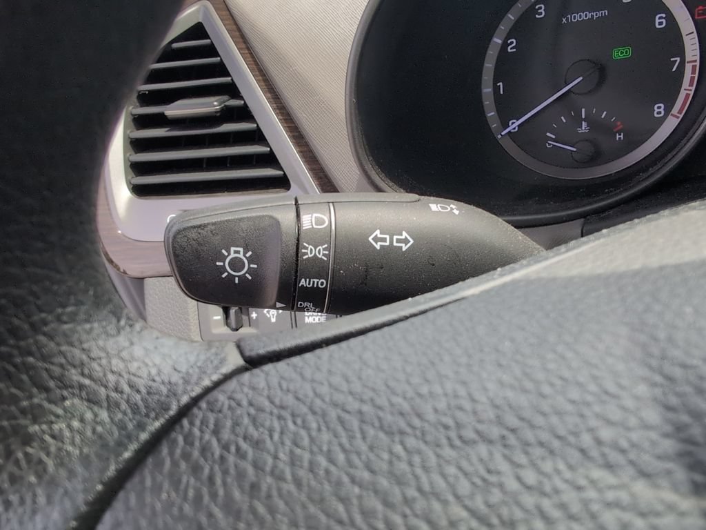Used 2018 Hyundai Santa Fe Sport FWD image 17