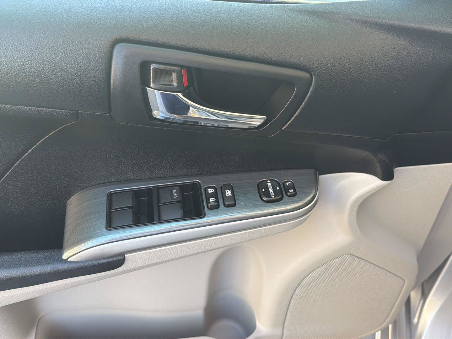 Used 2012 Toyota Camry LE FWD image 14