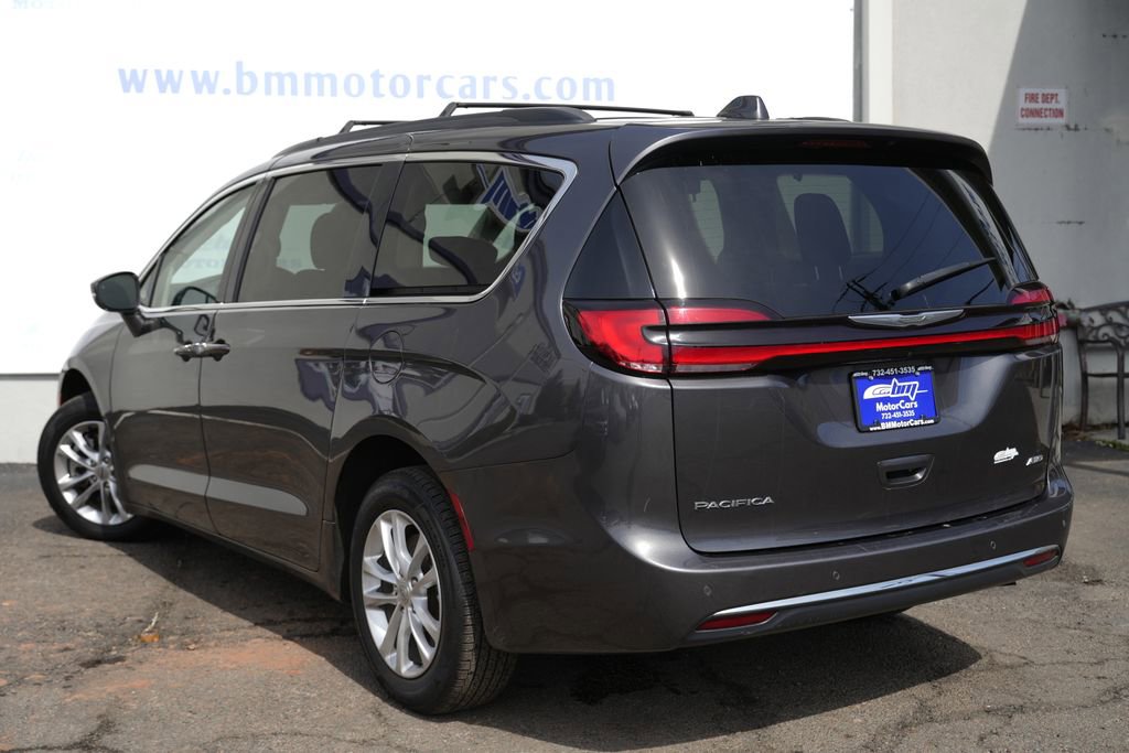 Used 2021 Chrysler Pacifica Touring image 4