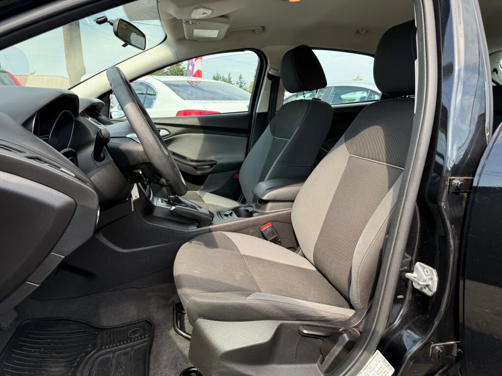 Used 2014 Ford Focus SE w/ SE Winter Package image 10