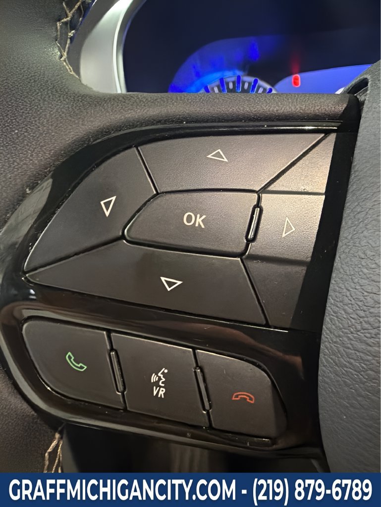 Used 2025 Chrysler Pacifica Limited FWD image 19