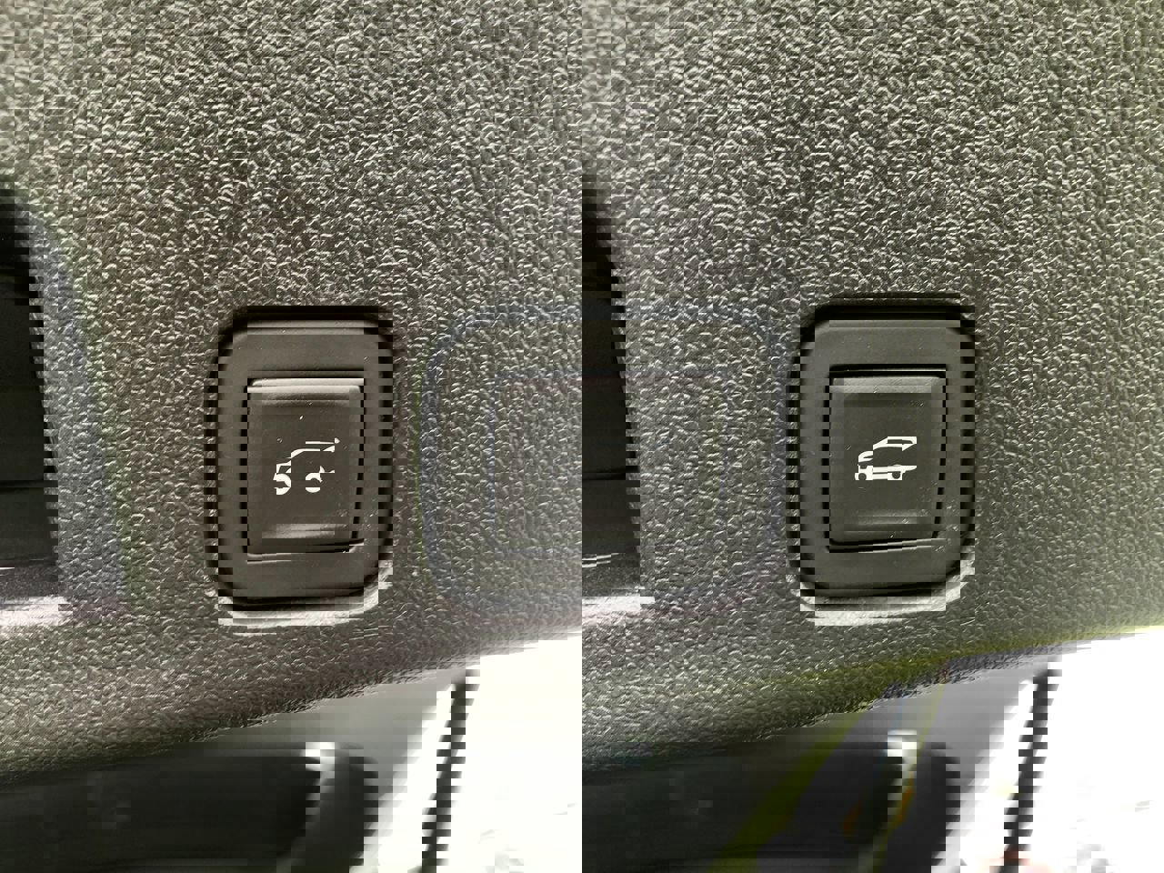 Used 2025 GMC Acadia Elevation image 10