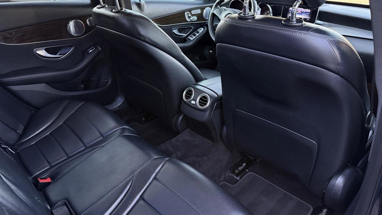 Used 2017 Mercedes-Benz C 300 4MATIC Sedan image 38