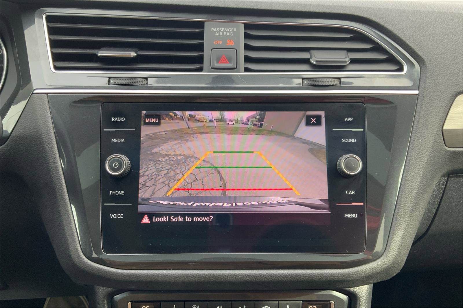 Used 2019 Volkswagen Tiguan SE w/ Panoramic Sunroof Package image 32