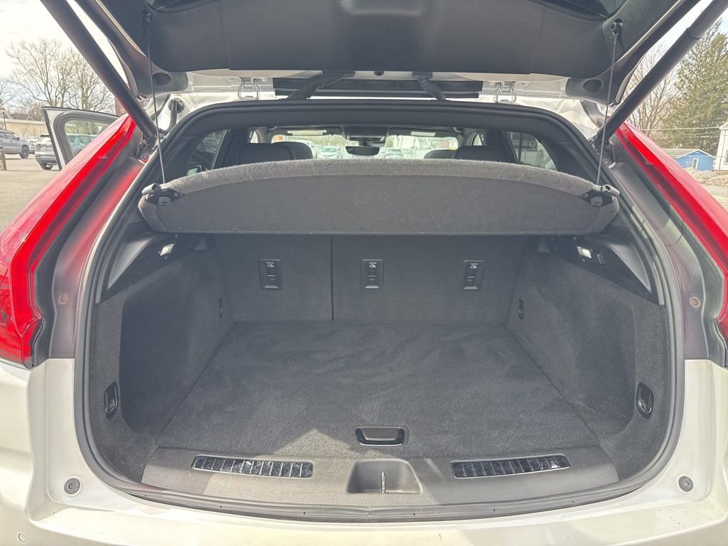 Used 2022 Cadillac XT4 Premium Luxury w/ Technology Package image 17