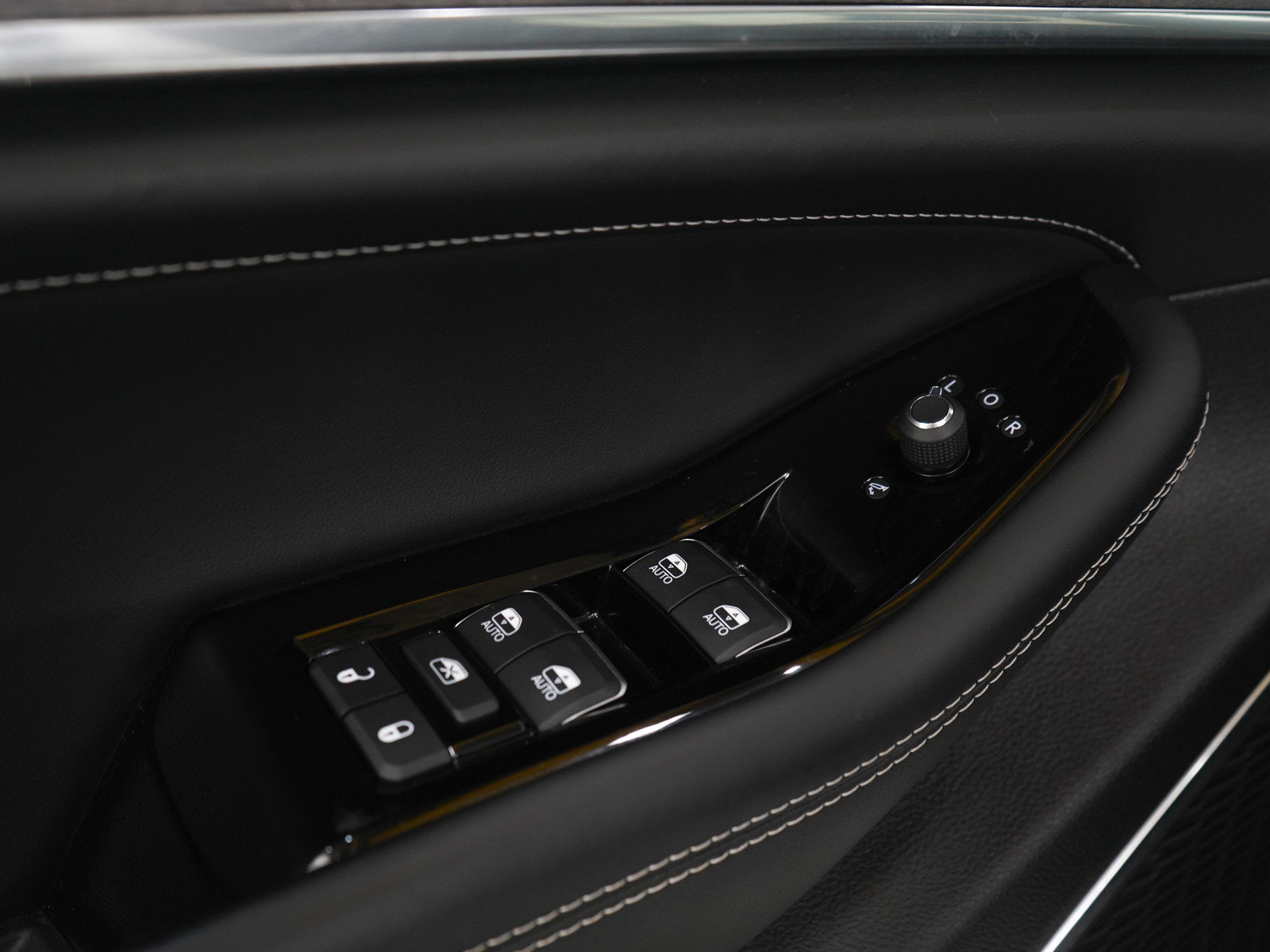 Used 2024 Jeep Grand Cherokee Overland w/ Luxury Tech Group IV image 21