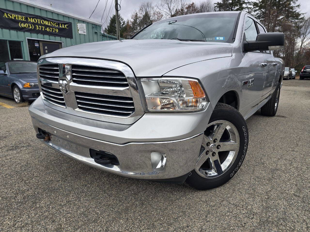 Used 2015 RAM 1500 Classic SLT w/ SLT Plus D￩cor Group image 2