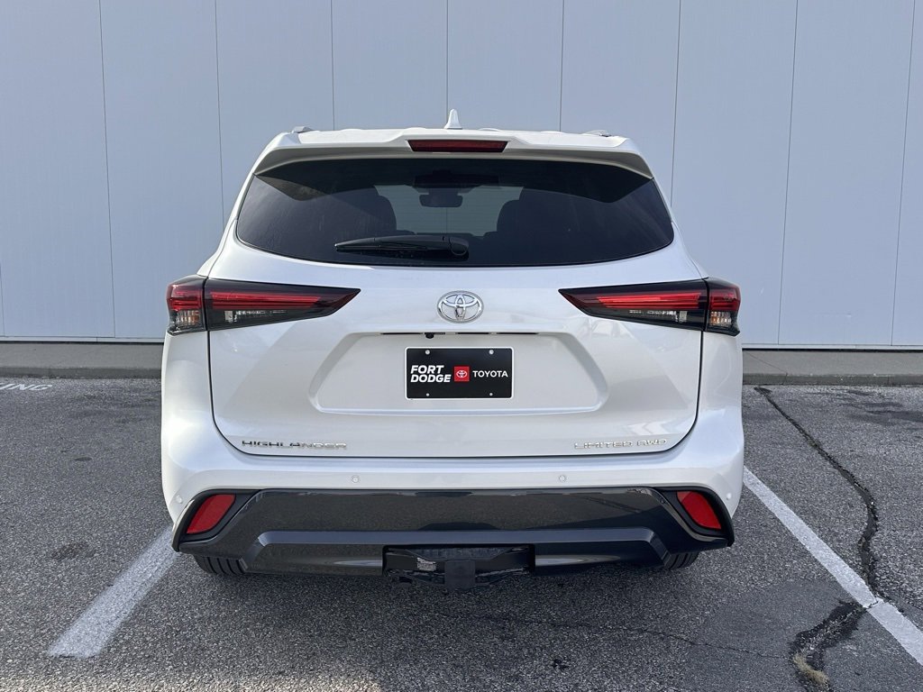 New 2026 Toyota Highlander Limited image 4