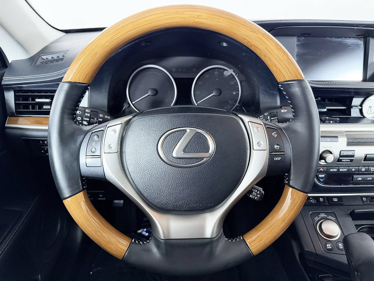 Used 2014 Lexus ES 300h w/ Luxury Package w/Bamboo Trim FWD image 54