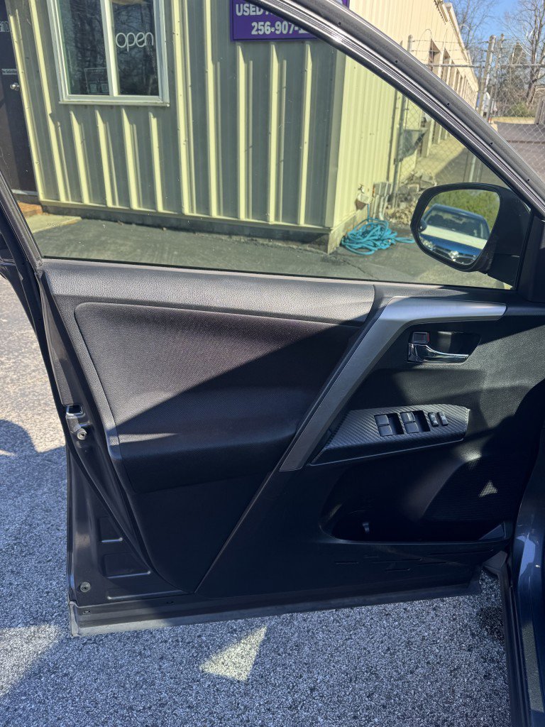 Used 2015 Toyota RAV4 XLE image 9