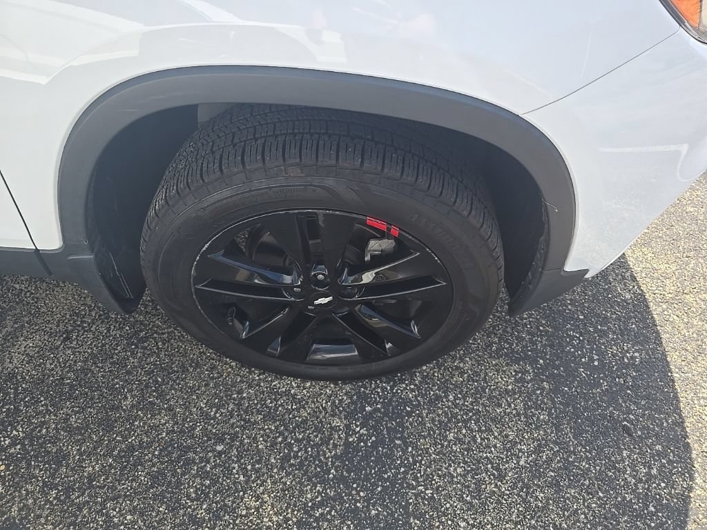 Used 2019 Chevrolet Trax LT w/ Sun & Sound Package AWD/4WD image 8